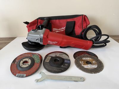 Milwaukee 6142-30 11 Amp Corded 4-1/2 Grinder