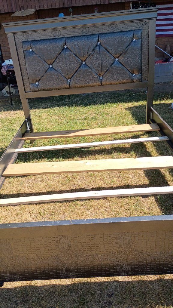 queen size bed frame 