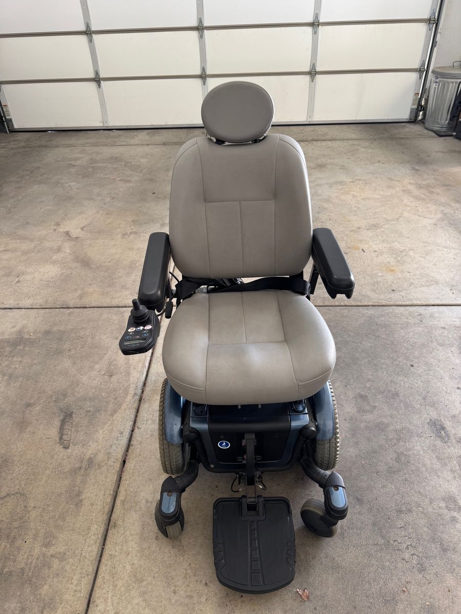 Quantum 600 power wheelchair