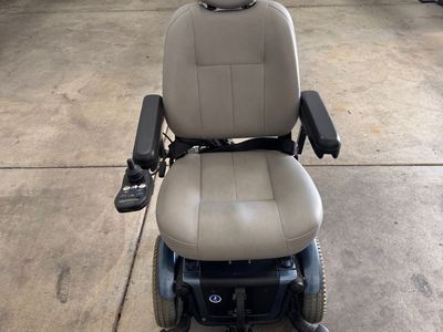 Quantum 600 power wheelchair