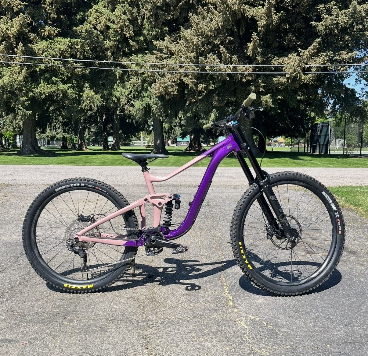 2023 Giant Reign SX — Medium | Fox 40 | DHX2 | Ready to Ride