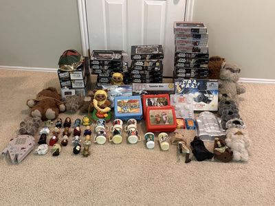 Huge Lot of Vintage Star Wars Items (mostly original trilogy)