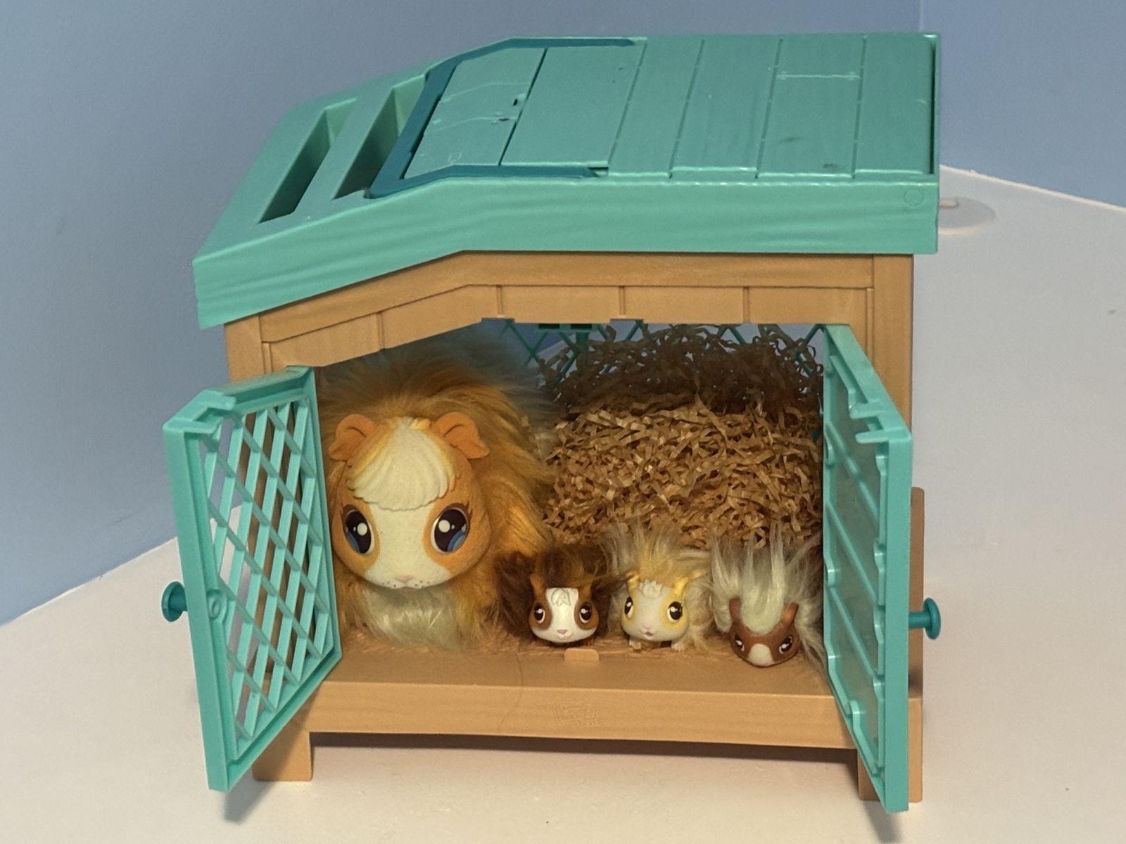 Mama Guinea Pig Surprise Hutch 