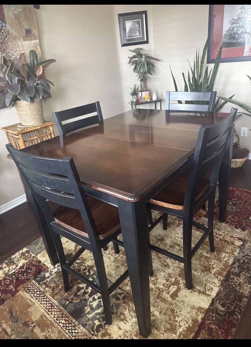 Bassett Counter Height Dining Set