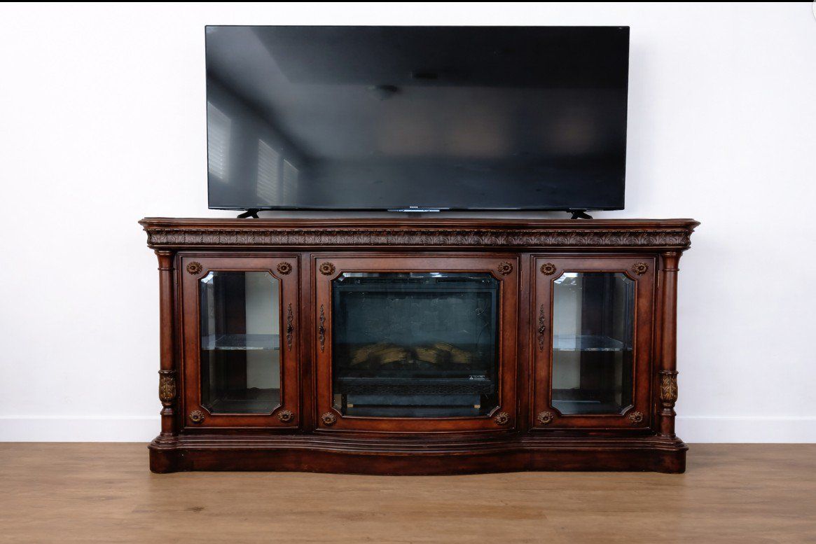 TV STAND / ENTERTAINMENT CENTER