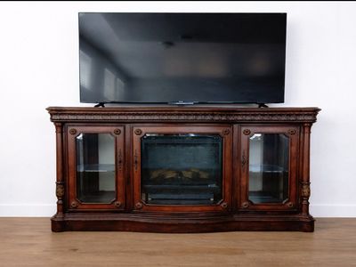 TV STAND / ENTERTAINMENT CENTER