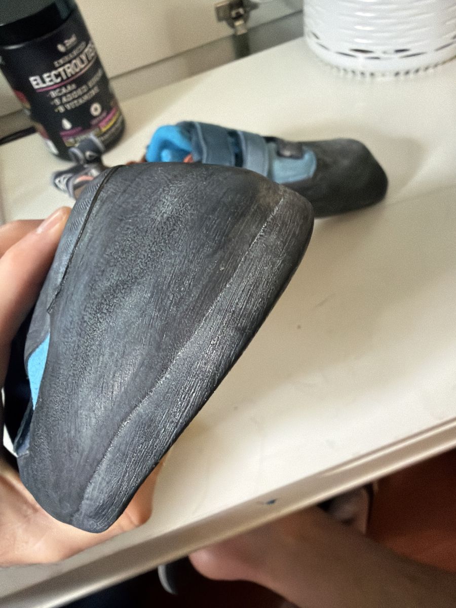 Evolv Shaman men’s climbing shoes size 11 or 44.5 EUR used 5 times.