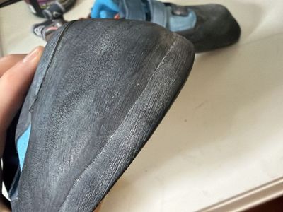 Evolv Shaman men’s climbing shoes size 11 or 44.5 EUR used 5 times.