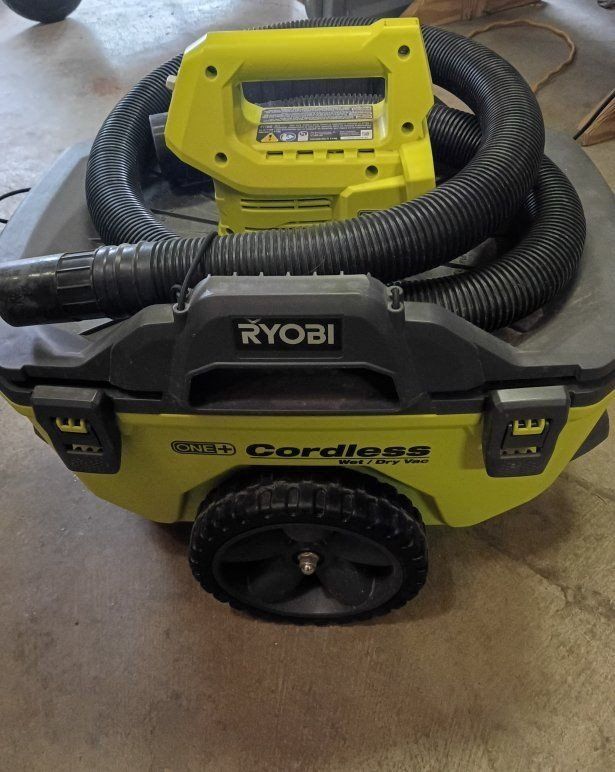 Ryobi 18V 6 Gal Wet/Dry Vacuum.