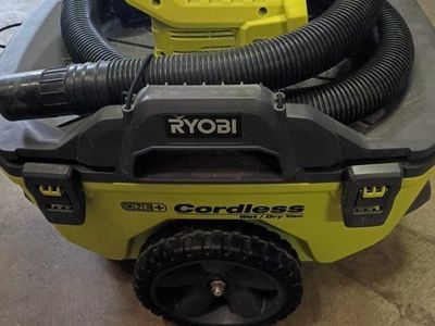Ryobi 18V 6 Gal Wet/Dry Vacuum.
