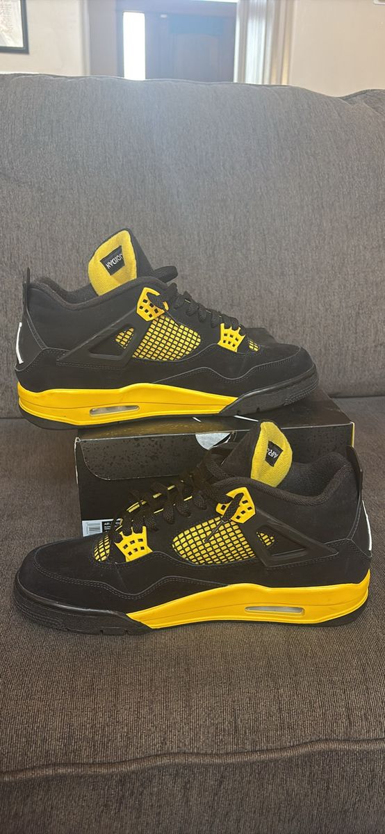 Air Jordan 4 Retro Thunder