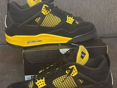 Air Jordan 4 Retro Thunder