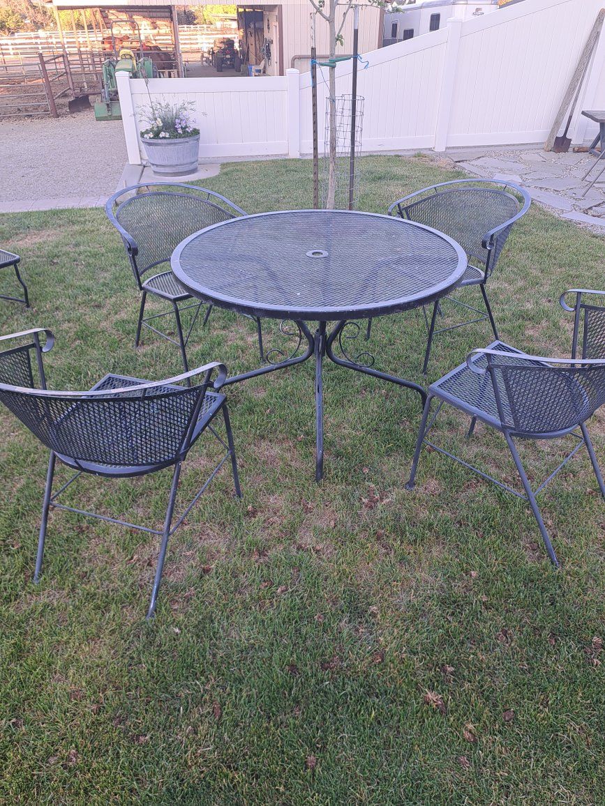 Rod iron table and chairs