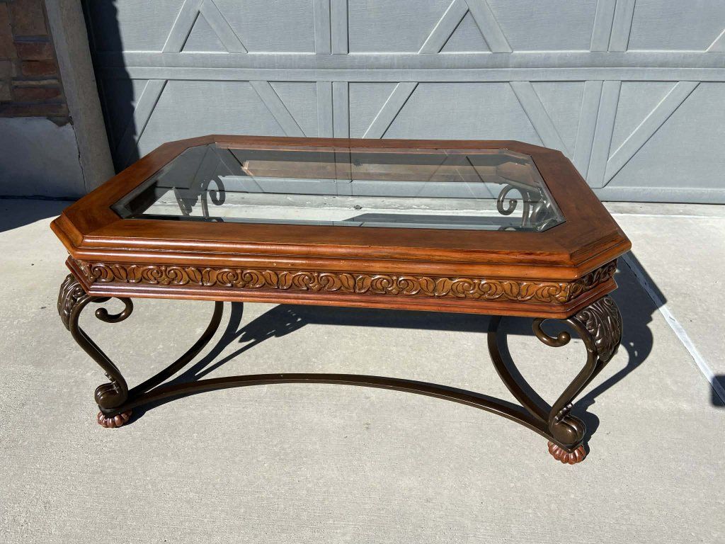 Decorative coffee table