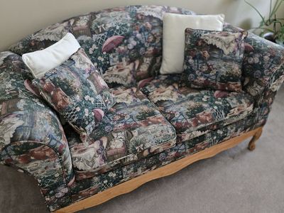 Loveseat / settee