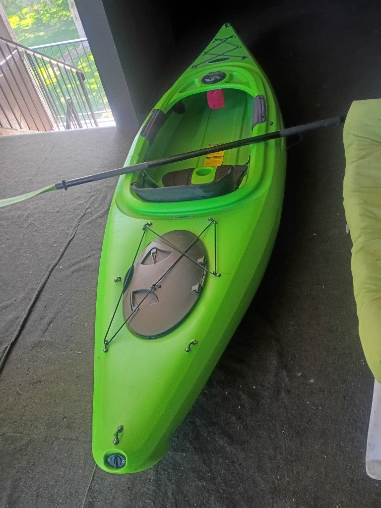 Vibe Kayaks Skipjack 90 Kayak & Paddle - Green, Sit-on-Top Fishing/Recreational