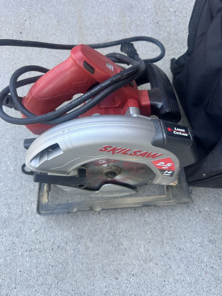 Skilsaw 14-Amp 2.5 HP Circular Saw with Laser Cutline & Carrying Bag