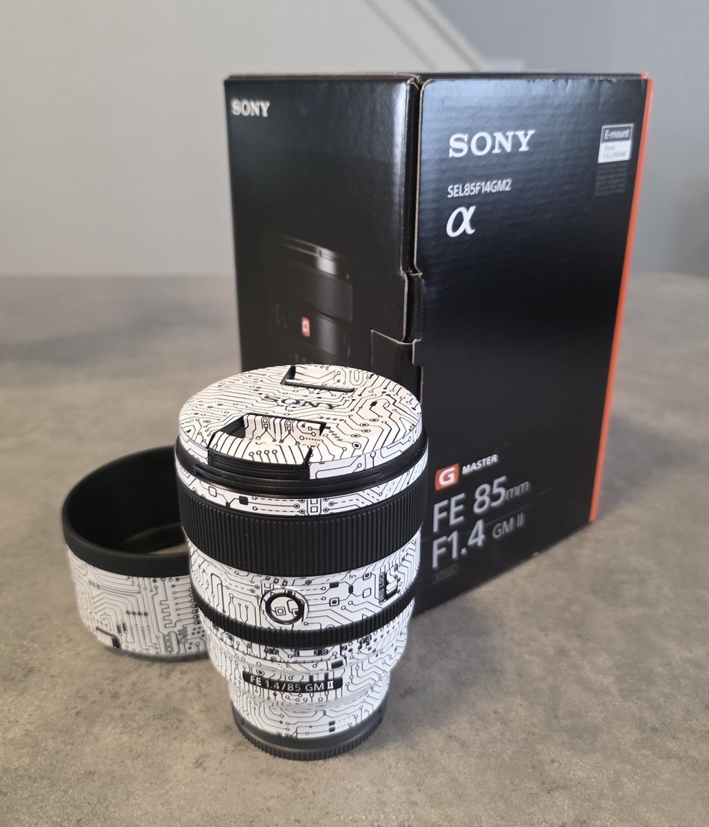 Sony FE 85mm F1.4 GM II Lens (SEL85F14GM2) with Custom Skin