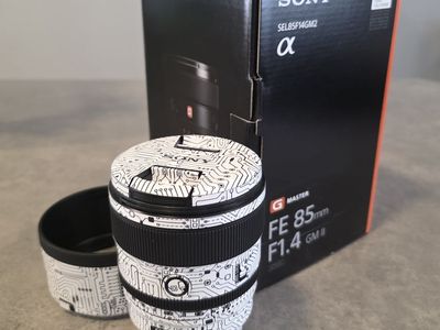 Sony FE 85mm F1.4 GM II Lens (SEL85F14GM2) with Custom Skin