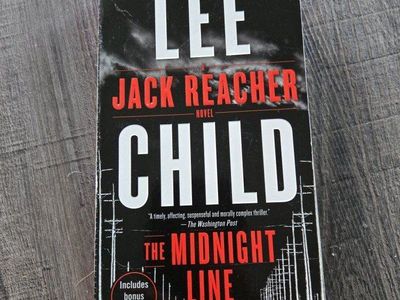 The Midnight Line: A Jack Reacher Novel by Lee Child Paperback