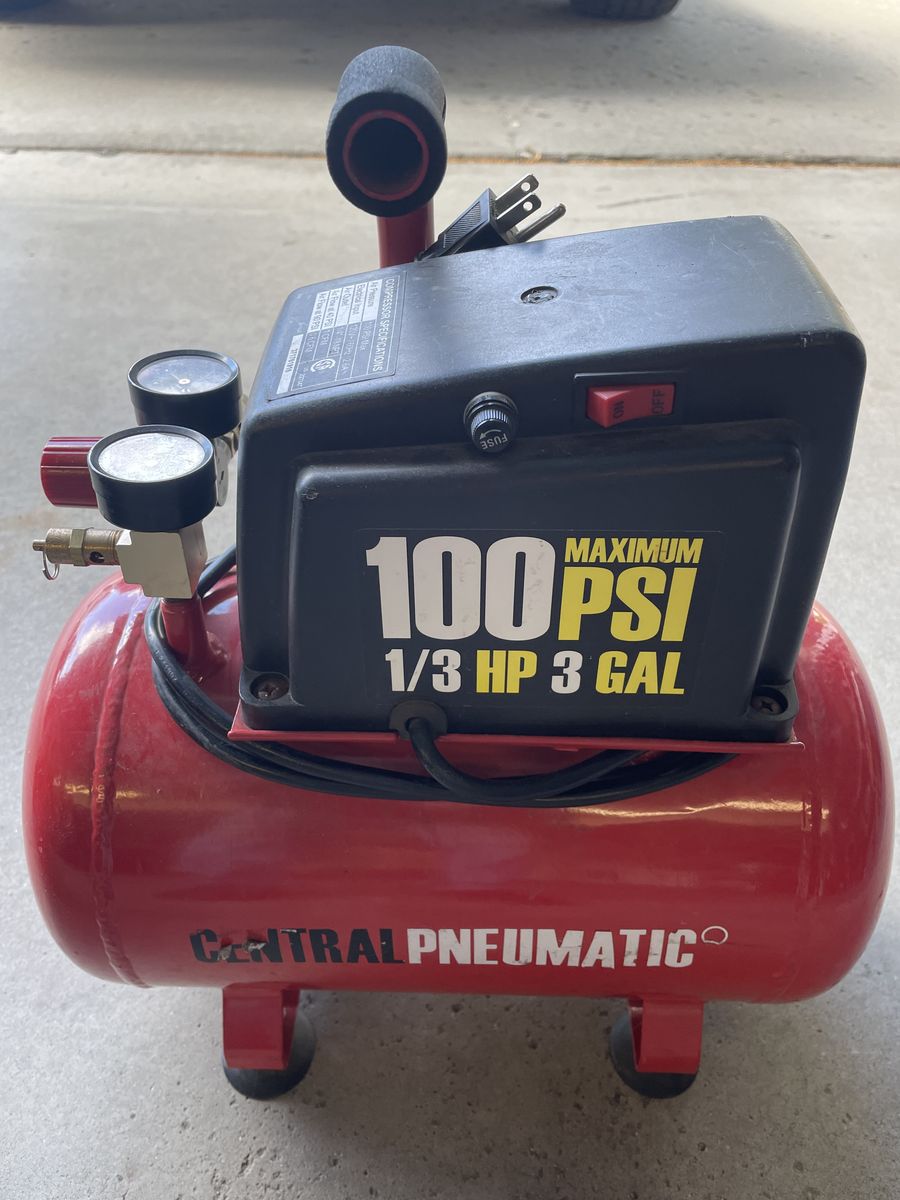 Central Pneumatic 3 Gallon 1/3 HP 100 PSI Hot Dog Air Compressor - Like New