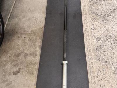 Rogué Fitness Olympic beater barbell