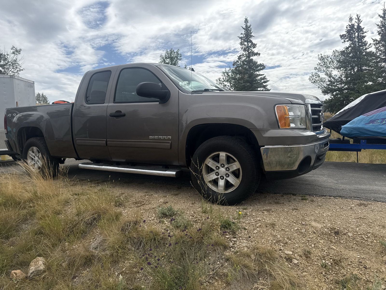 Used 2013GMC Sierra 1500 SLE Extended Cab Pickup Truck - 4WD, Good Condition