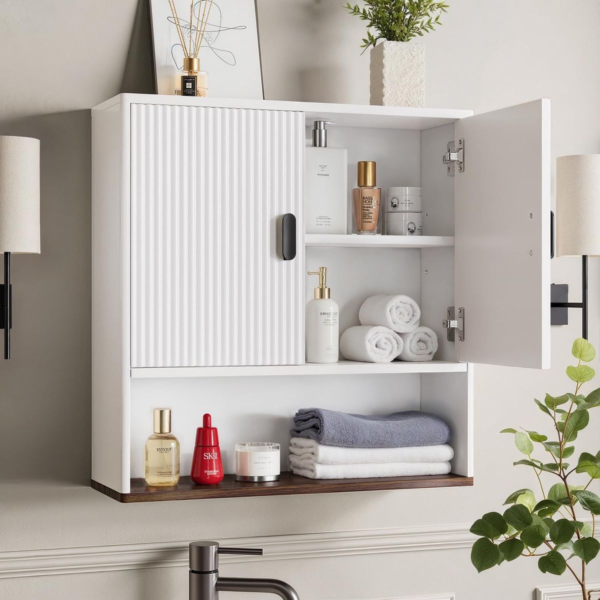 Wall / medicine cabinet
