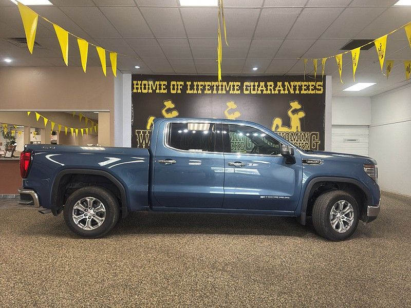 2024 GMC 1500 SLT