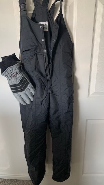 Ski bibs with gloves
