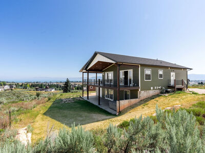 Bear Lake Retreat — Turnkey 5 Bed Airbnb w/ Lake Views!