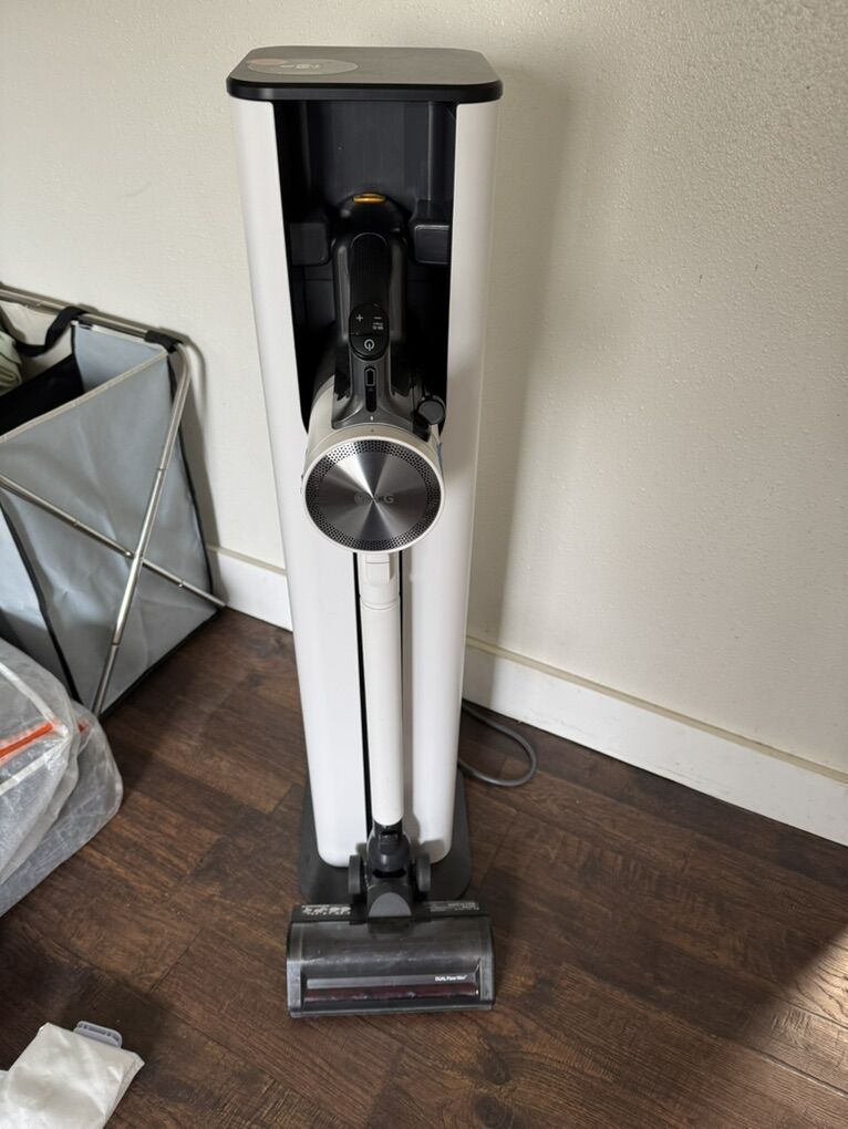 LG Cordless Stick Vacuum With Auto Empty Stand