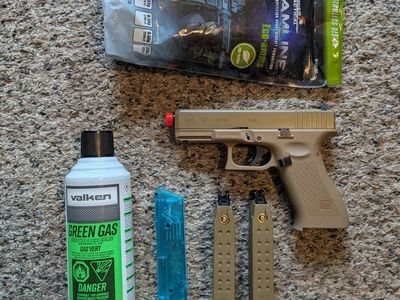 UMAREX Glock 19X 6mm Green Gas Airsoft with extras