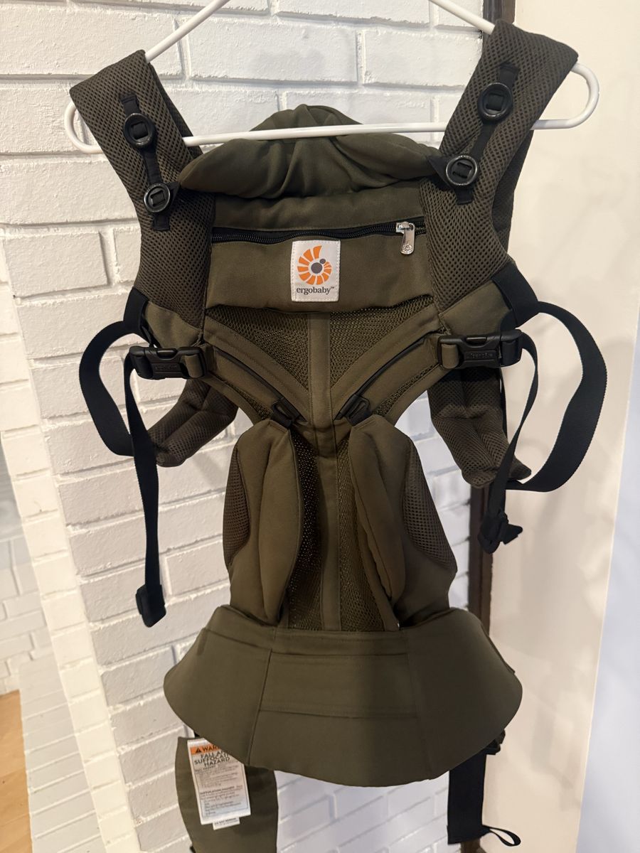 Ergobaby Omni 360 All-In-One Baby Carrier Olive Green - barely used 