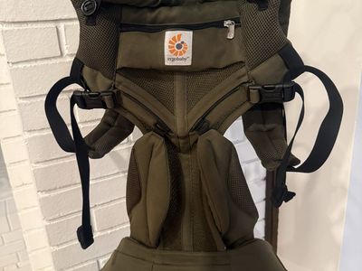 Ergobaby Omni 360 All-In-One Baby Carrier Olive Green - barely used