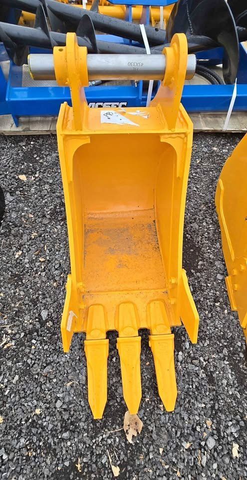NEW Giyi 12" CAT 305 Bucket with Teeth, add 2 45mm Pins for additional $125 (Mini Excavator)
