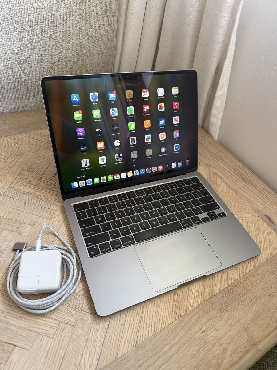 2024 MacBook Air 13” — Apple M3 Chip | 16GB RAM | 256GB SSD