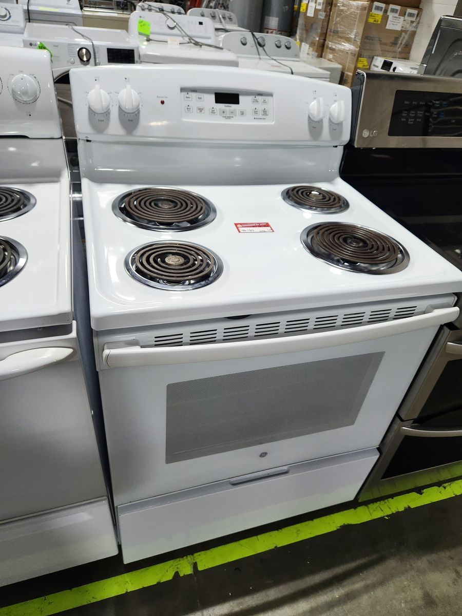 STUNNING GE WHITE COIL TOP RANGE! W-WARRANTY