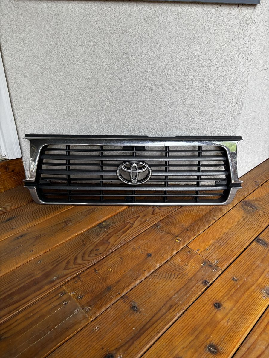 80 Series Land Cruiser Grill- used OEM