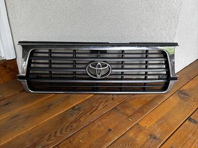80 Series Land Cruiser Grill- used OEM