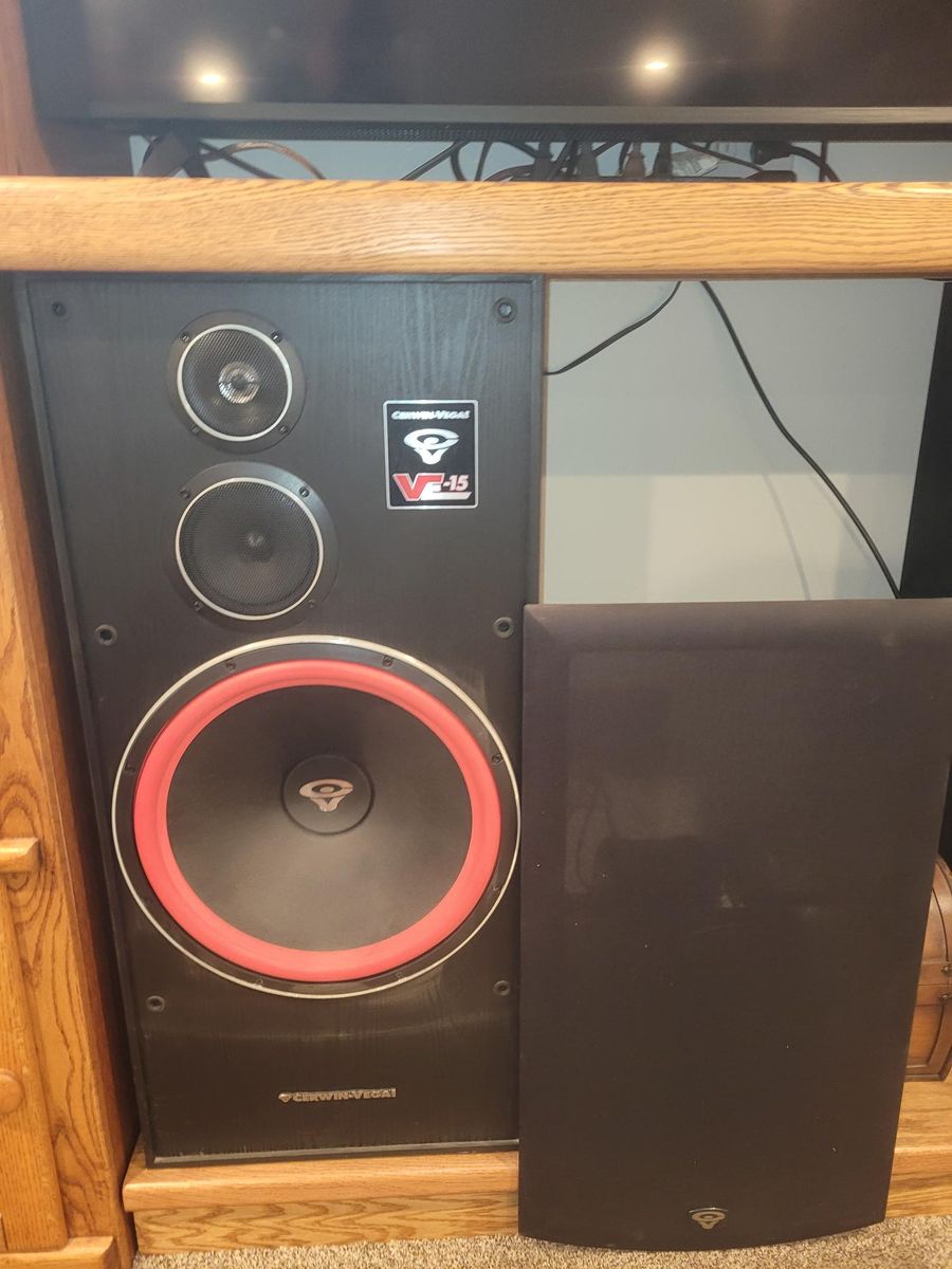Pair Cerwin Vega CVE-15 Stereo Speakers