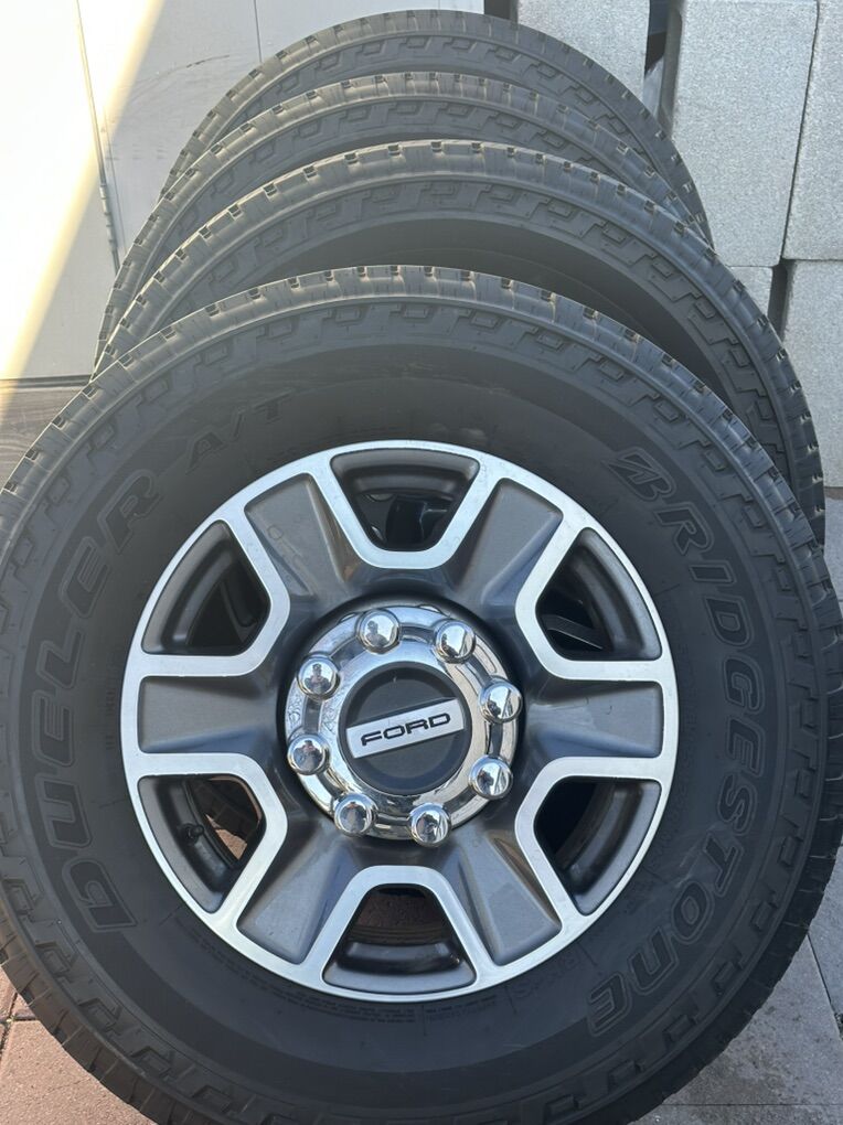 Like New 2024 Ford F250 Wheels And Tires