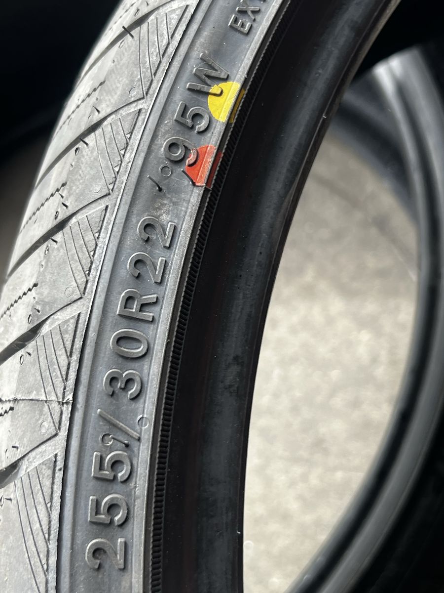 Tires 255/30/22