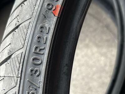 Tires 255/30/22