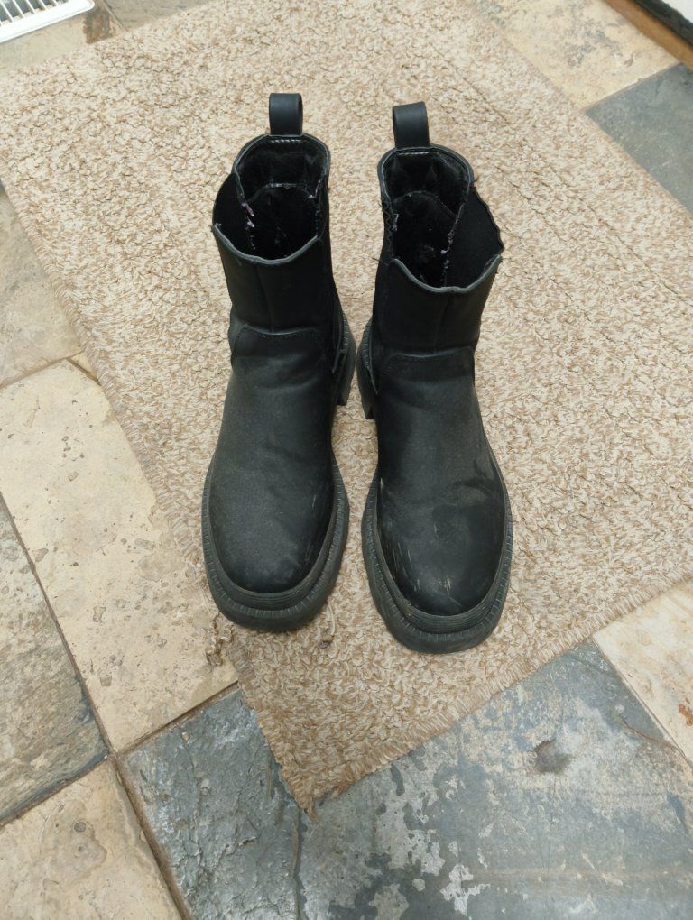 Womens boots size 5