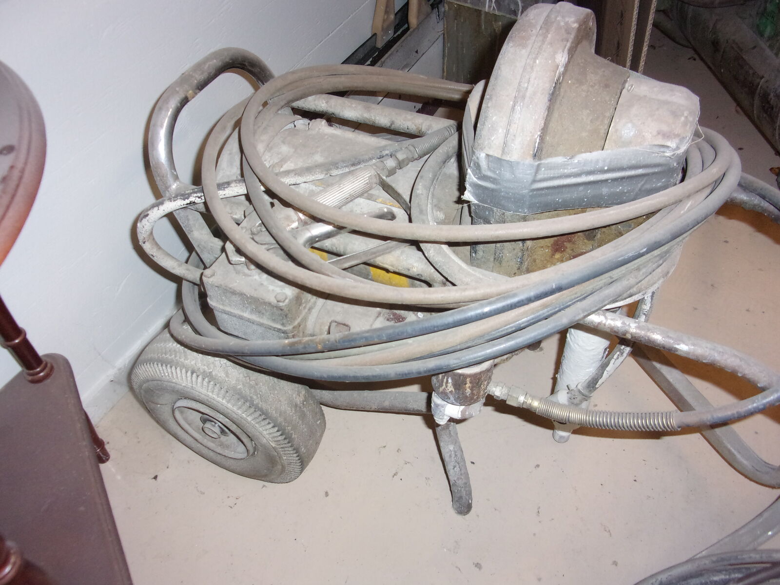 Binks Super bee Airless sprayer