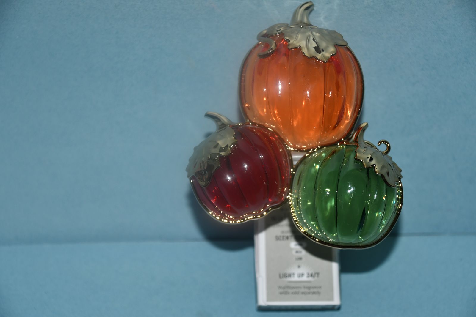 NEW ~ FALL & HALLOWEEN WALLFLOWER ~ BATH & BODY WORKS ~ 3 PUMPKINS ~ SCENT CONTROL ~ LIGHTS UP 24/7 ~ VERY CUTE!
