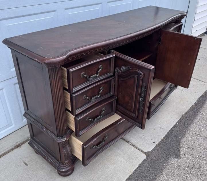 Gorgeous Dresser