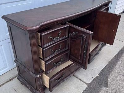 Gorgeous Dresser