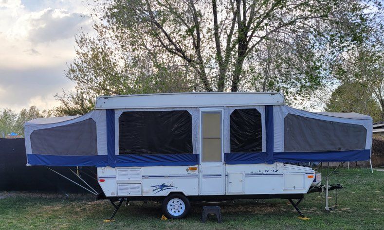 2001 STARCRAFT-SPACESTAR POP-UP TENT TRAILER